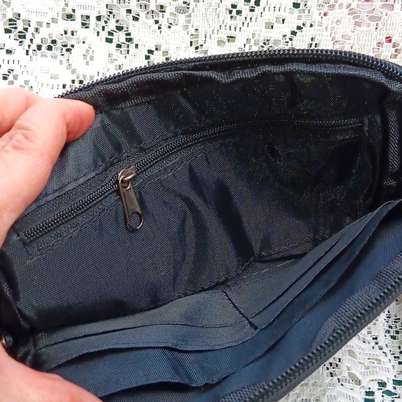 🆕️LAST 1🌹GOTH GIRL & TEDDY BEAR ZIPPERED CLUTCH/WRISTLET WALLET/GOTH PUNK Y2K - Picture 11 of 17